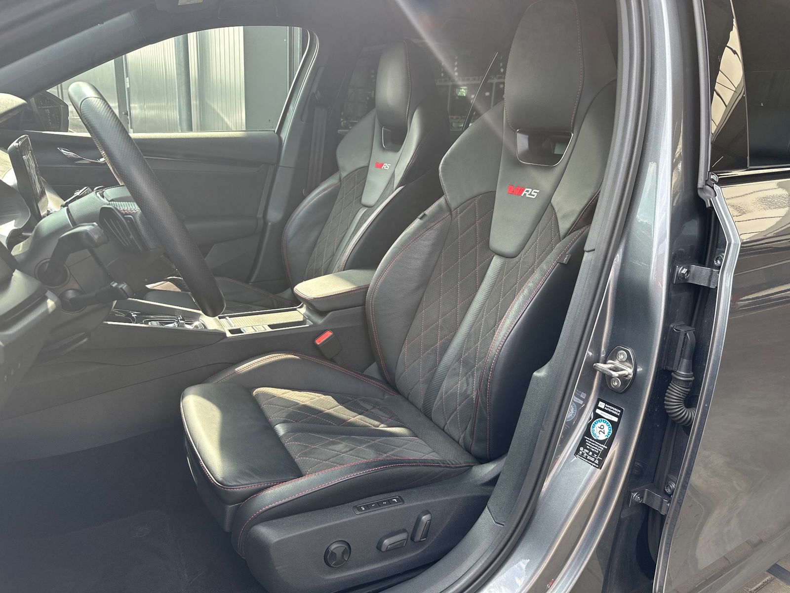 Fahrzeugabbildung SKODA Octavia Combi RS Plus NAV+MATRIX+AHK+ACC+HUD+1HD