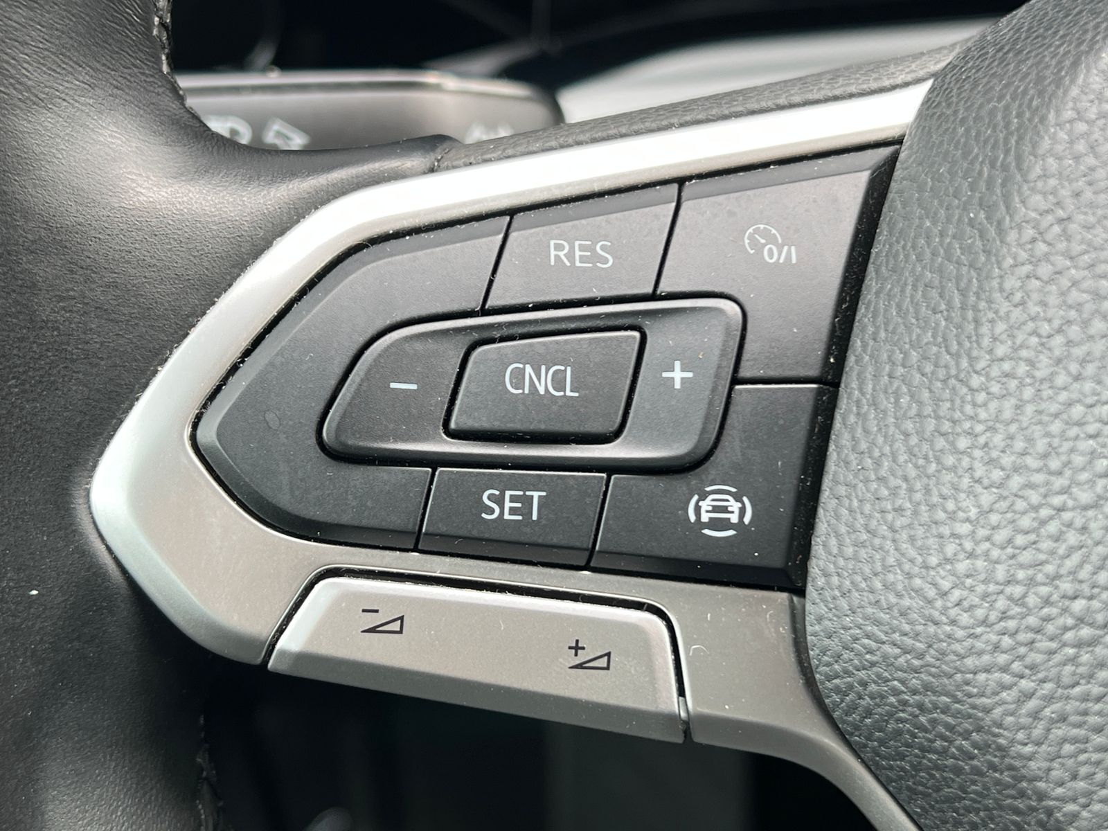 Fahrzeugabbildung Volkswagen Golf VIII 1.0 TSI *LED, Climatronic, Kessy, Digi