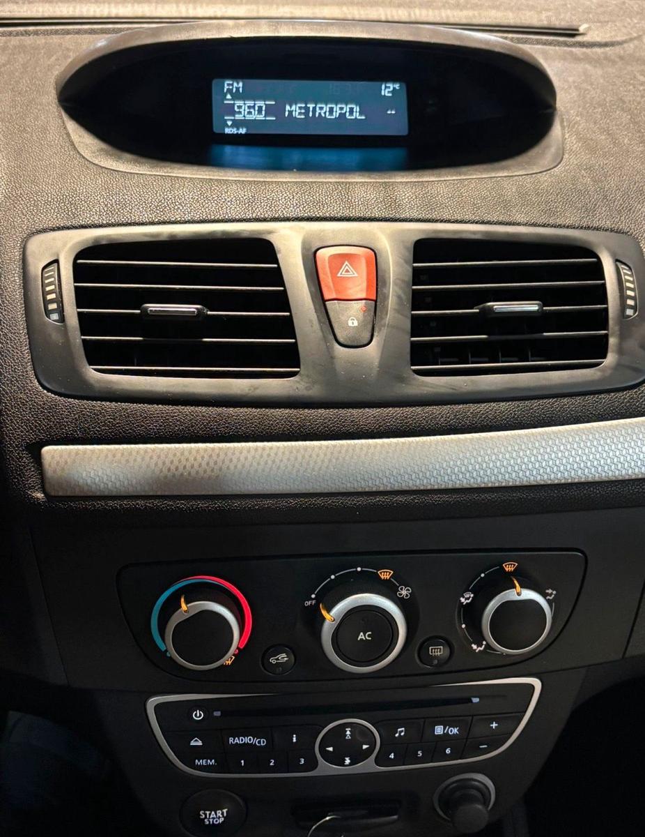 Renault Megane 2010 — interior