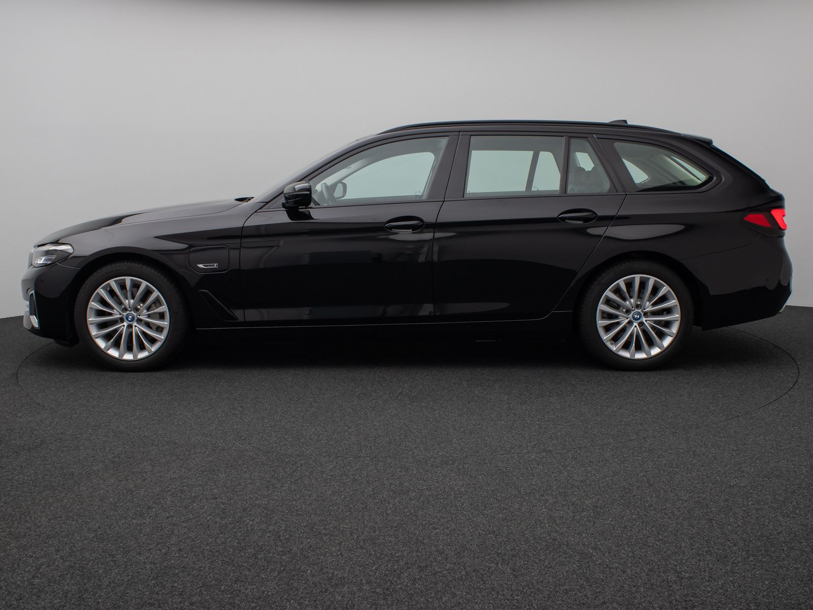 Fahrzeugabbildung BMW 530e Luxury Line Panorama Kamera HUD DAB 4xKlima