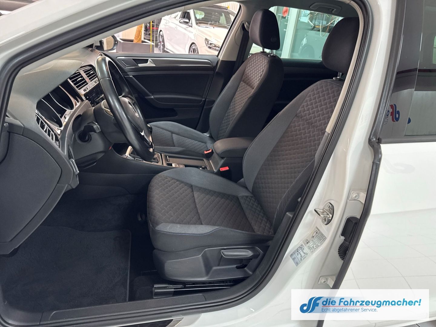 Fahrzeugabbildung Volkswagen Golf VII Join Start-Stopp Navi Sperrdiff. Mehrzo