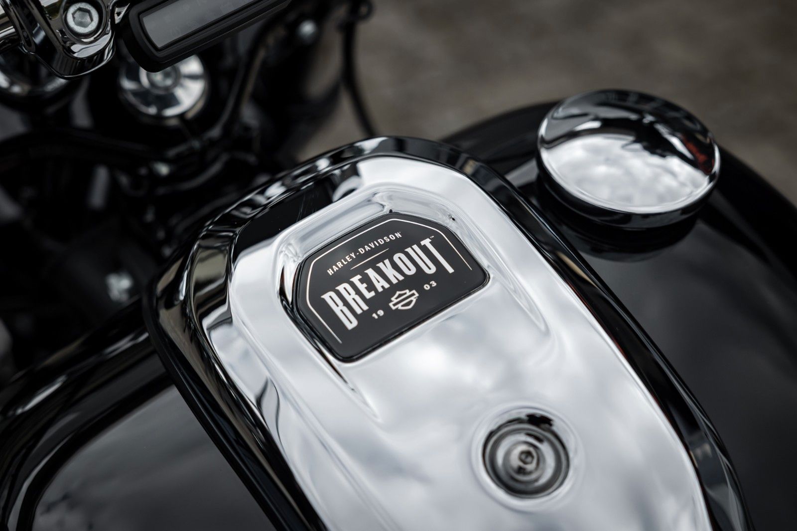 Fahrzeugabbildung Harley-Davidson FXBR Breakout 117 cui -Jekill & Hyde -
