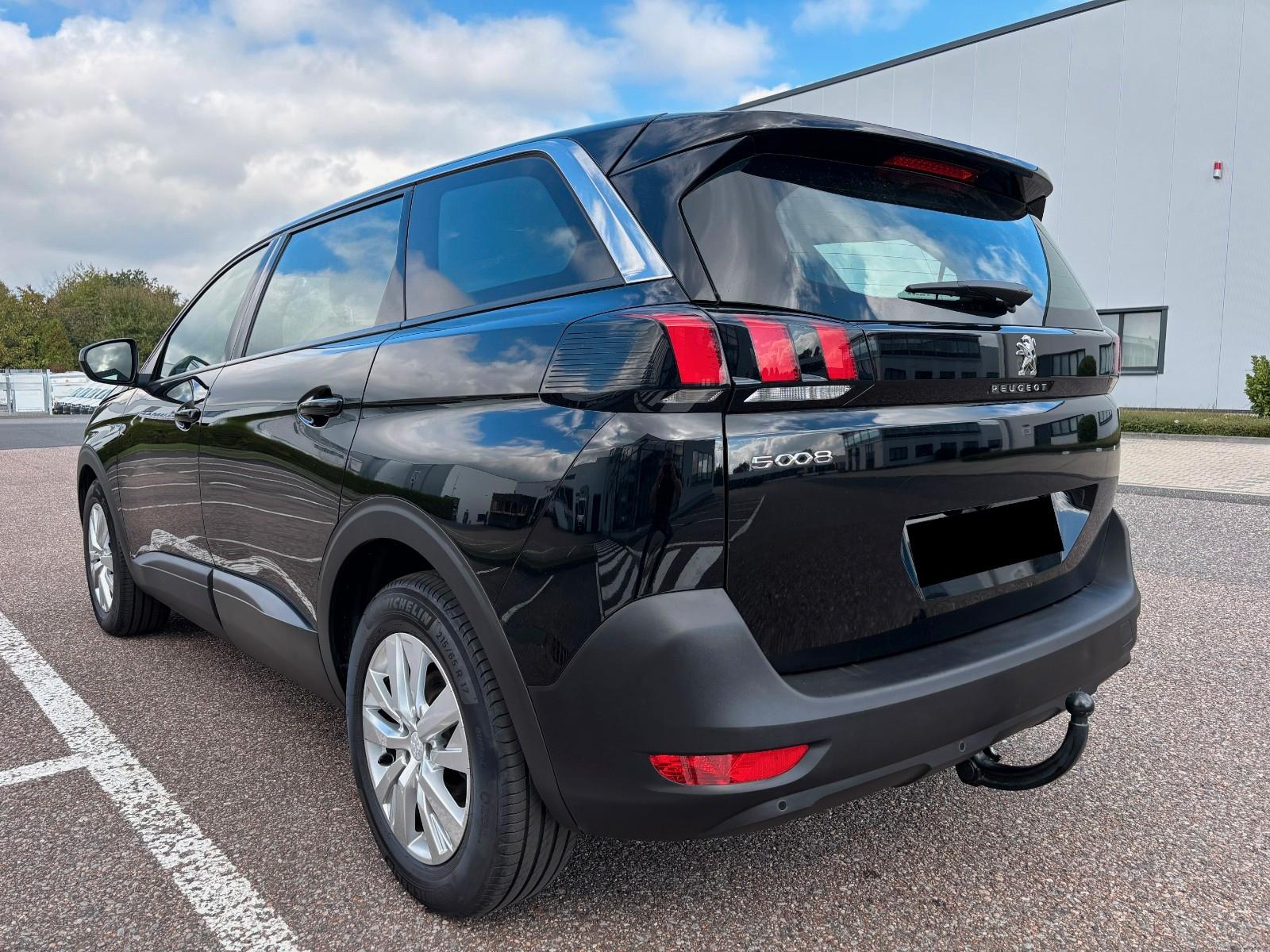 Peugeot 5008 ALU/NAVI/LED/7-SITZE/AHK/Zahnriemen neu!