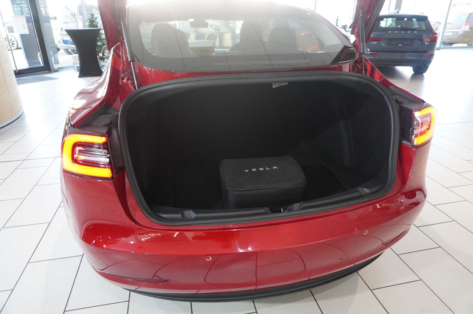 Fahrzeugabbildung Tesla Model 3 Standard Range Plus NAVI/KAMERA/DAB/AHK