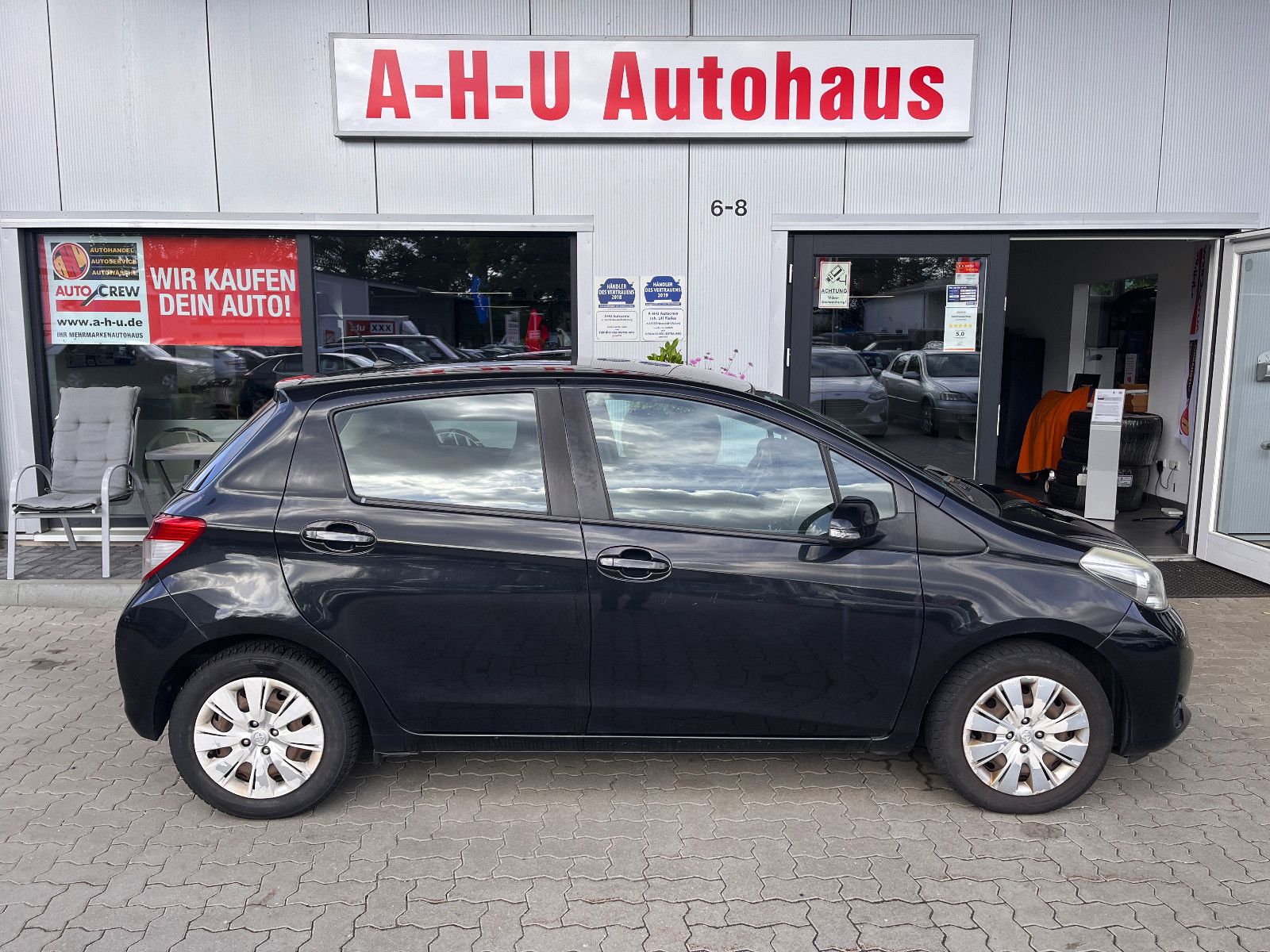 Fahrzeugabbildung Toyota Yaris Life Automatik / Frontschaden