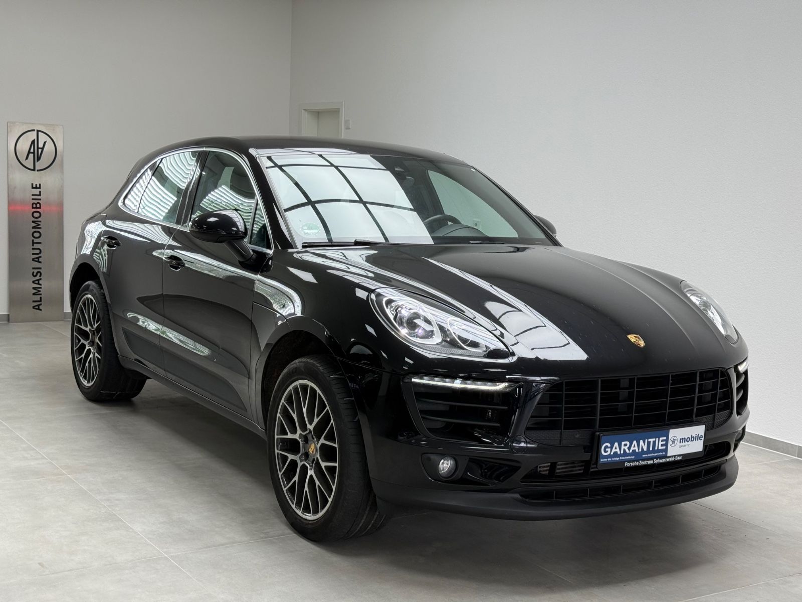 PORSCHE Macan