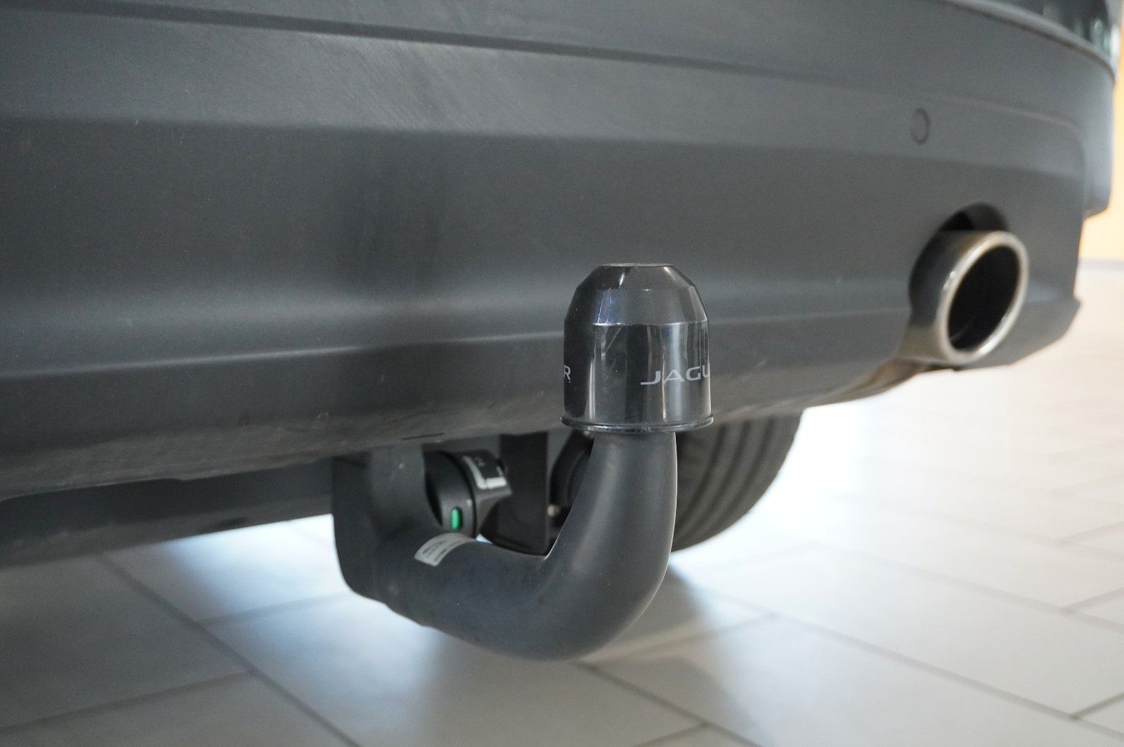 Fahrzeugabbildung Jaguar F-Pace 30D R-SPORT AWD NAVI/LED/SHZ/SPORT/AHK