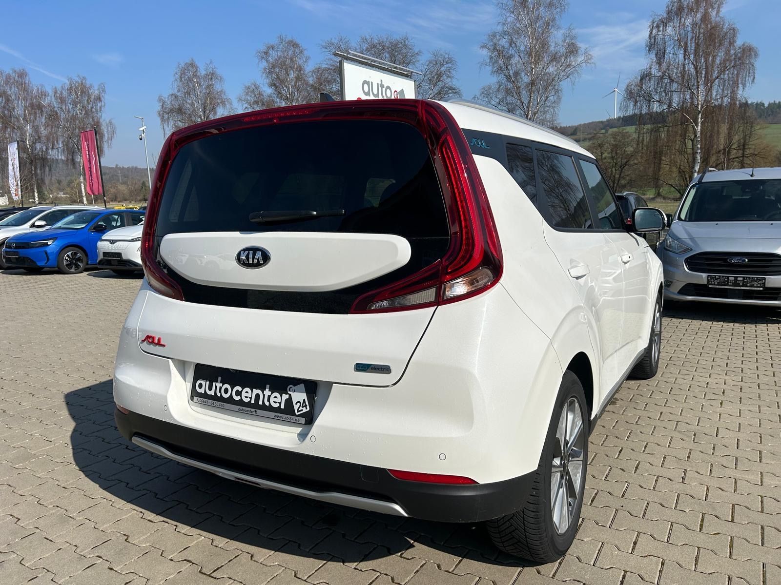 Fahrzeugabbildung Kia e-Soul°64 kWh°CCS°3 Phasen°1.Hand°Kamera°HeadUp°