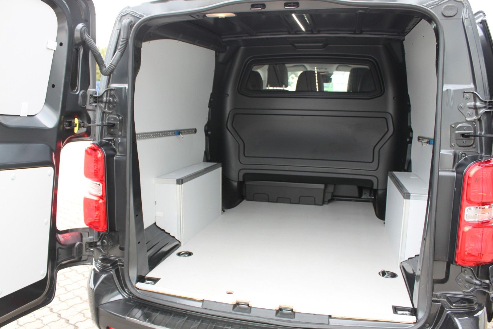 Fahrzeugabbildung Fiat FIAT Scudo Multicab L3 2.0 180 AT8
