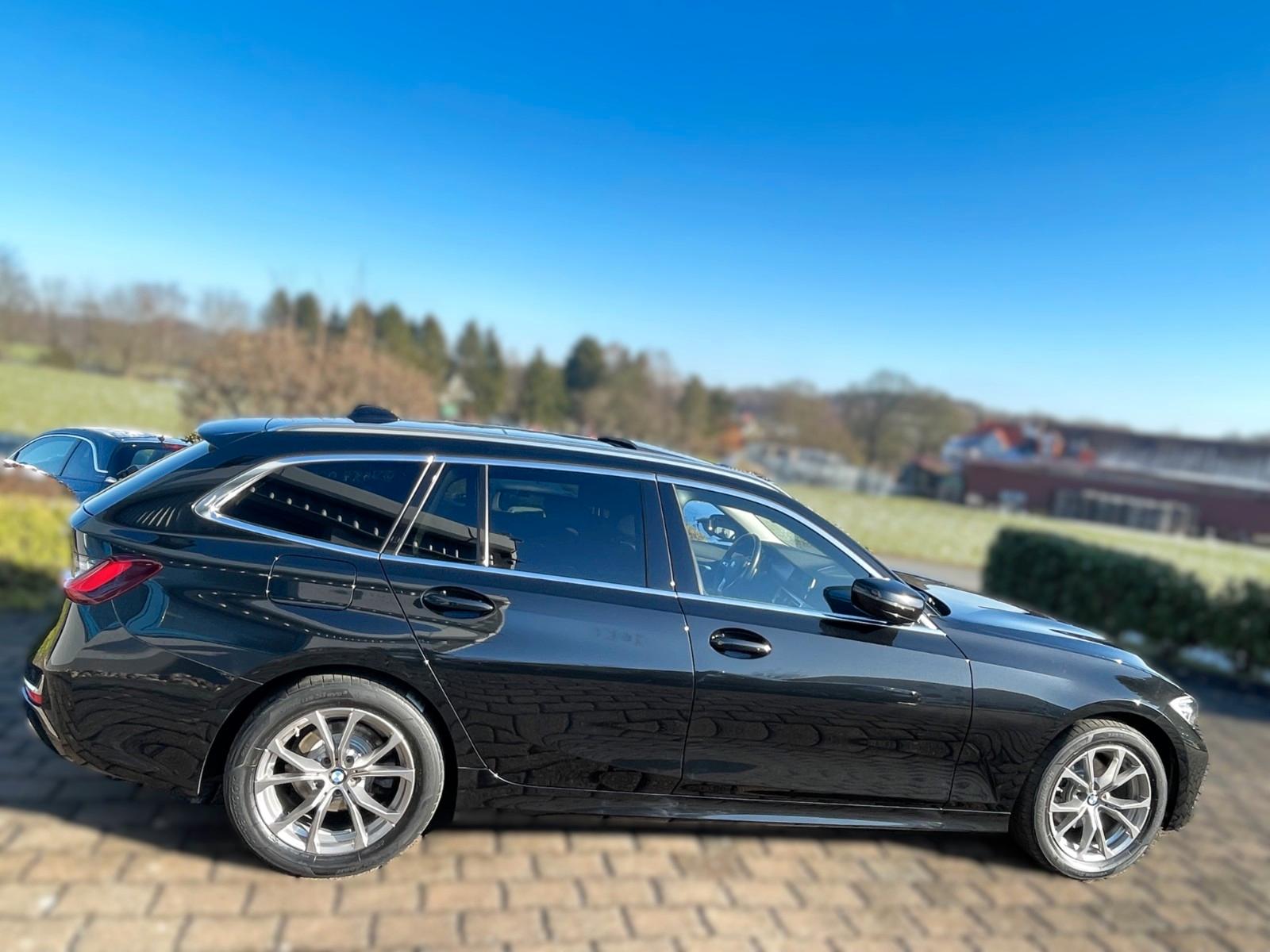 BMW 320d xDrive Touring Luxury Line Pano Laser ACC