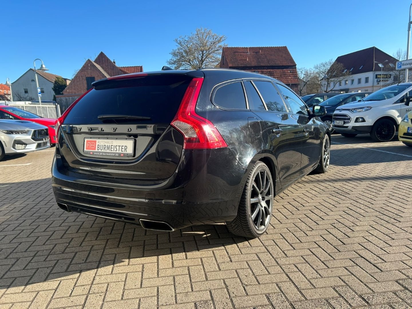 Fahrzeugabbildung Volvo V60 D3 Linje Svart Pano Leder digital SHZ H&R Ka
