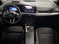 Fahrzeugabbildung BMW 218i Active Tourer M Sport -- Pano/HeadUp/19LM