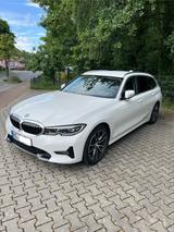 BMW 320i Touring Advantage Auto Advantage - BMW 3er Reihe Gebrauchtwagen in Frankfurt
