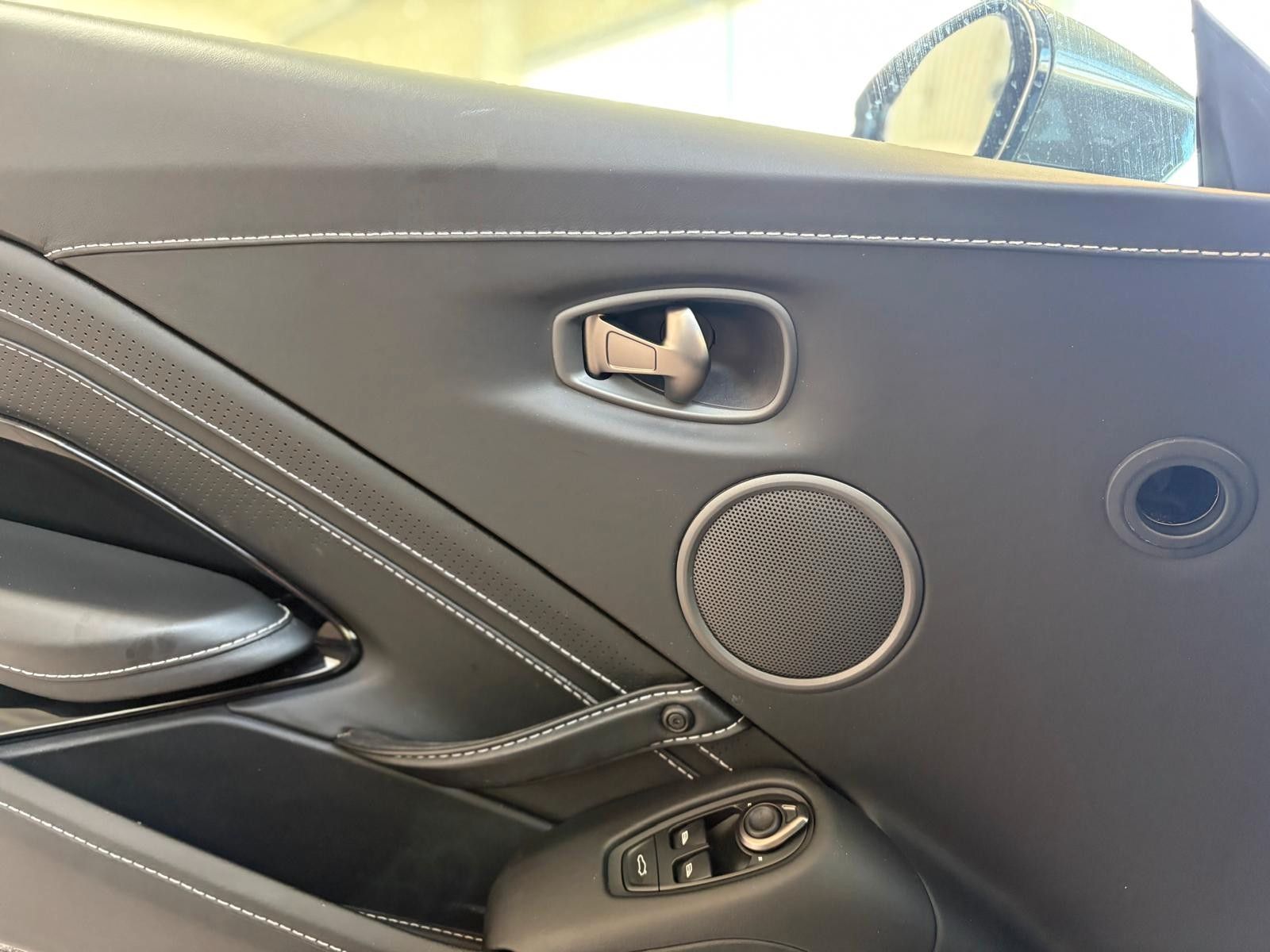 Fahrzeugabbildung Aston Martin V8 Vantage 4.0 V8 voll sehr gepflegt