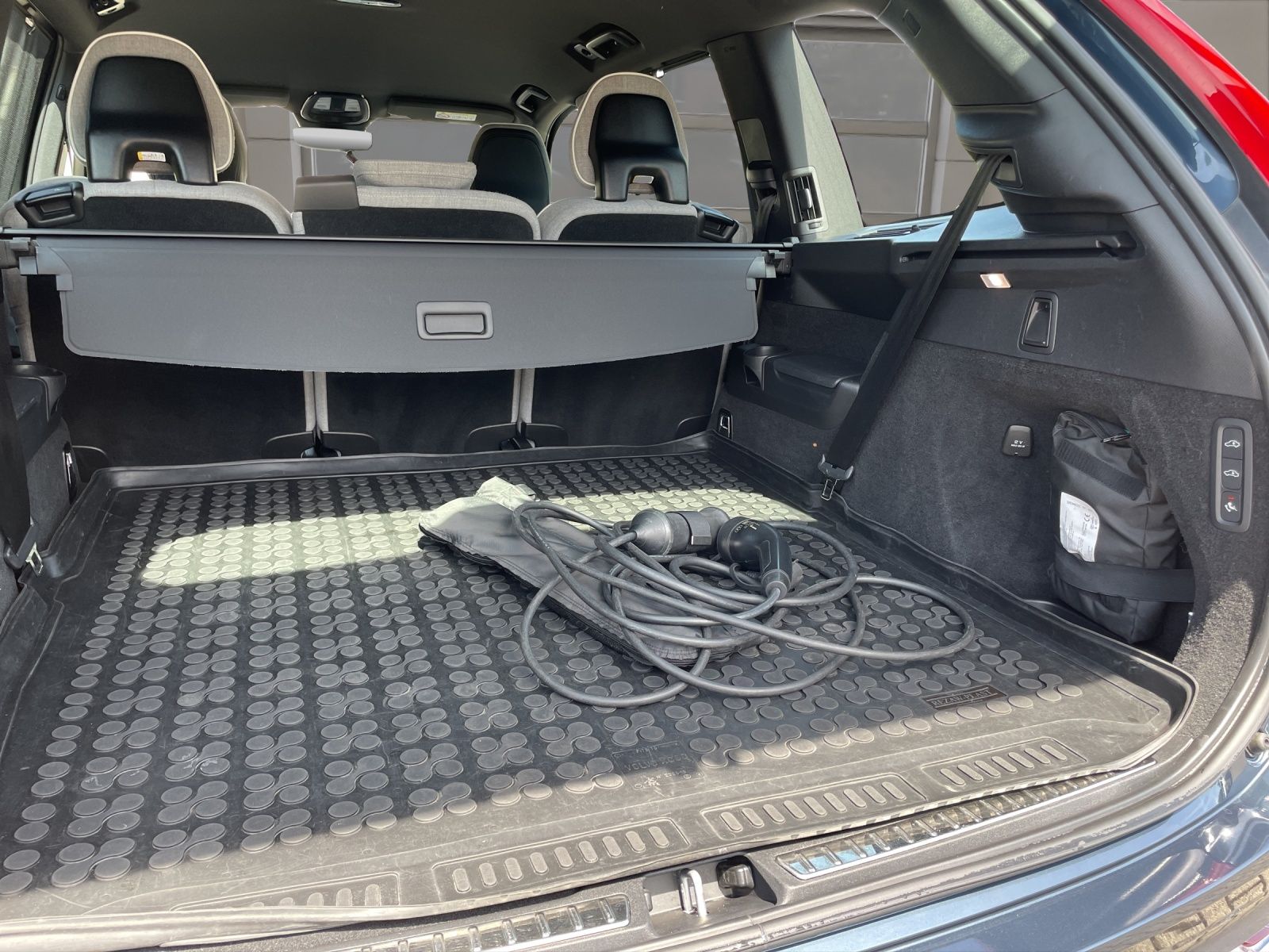 Volvo XC90 T8 AWD Plus Bright AHK LUFT NAVI LED 20LM foto 14