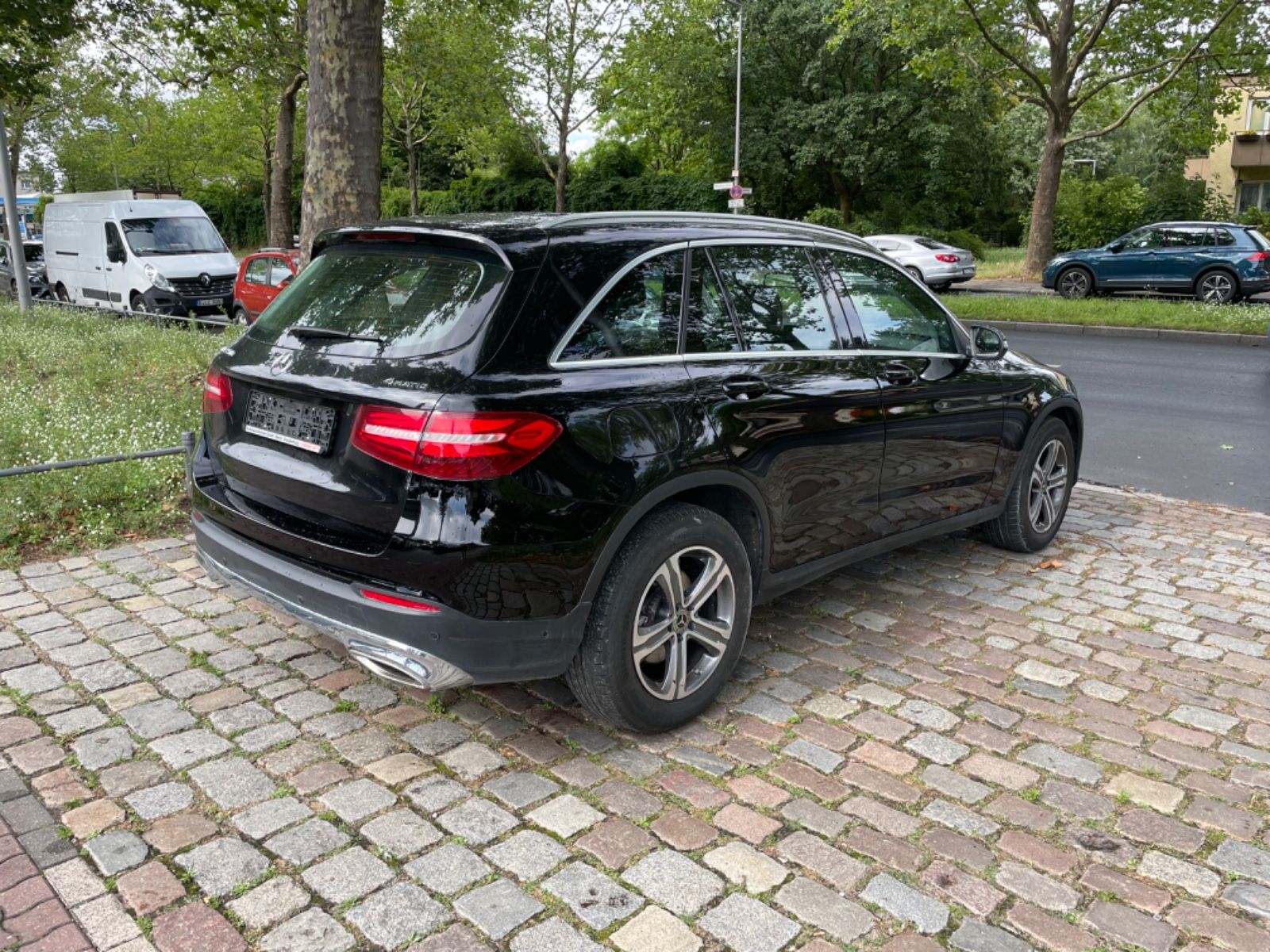 Fahrzeugabbildung Mercedes-Benz GLC 250 4Matic*LED*Leder*SHZ*Garmin*