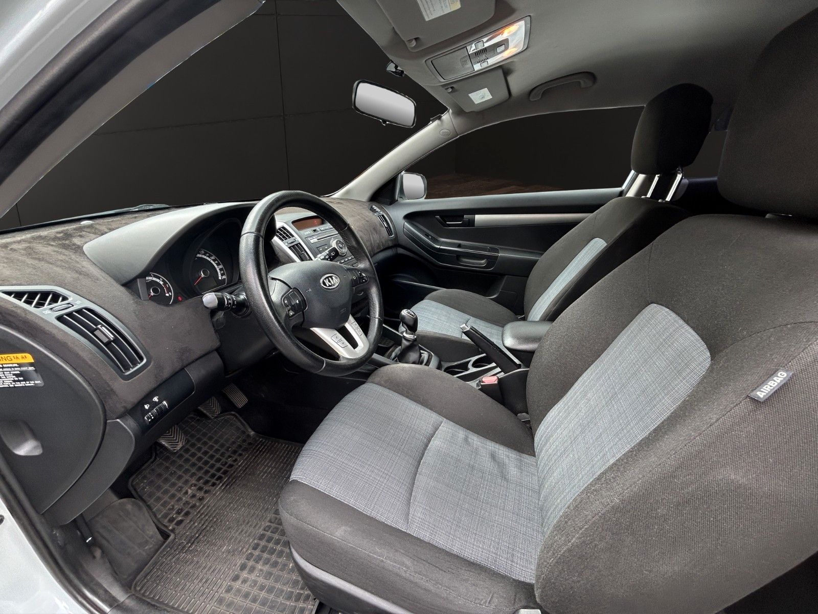 Fahrzeugabbildung Kia cee'd / Ceed 1.6 3Trg /Klima/TÜV AU 2Jahre neu/