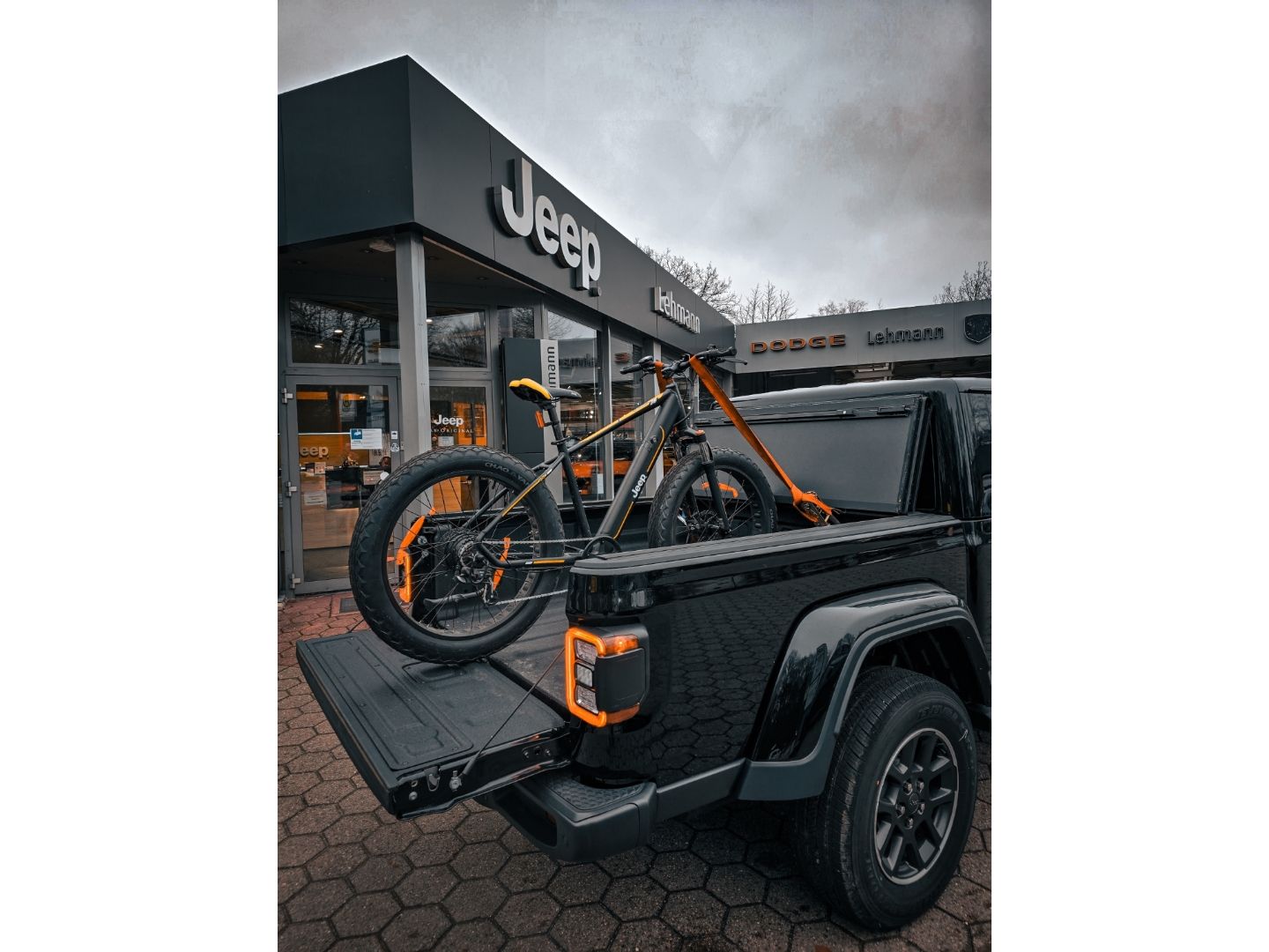 Fahrzeugabbildung Jeep Gladiator 3.0 V6 MultiJet AWD E-Bike Geschenkt