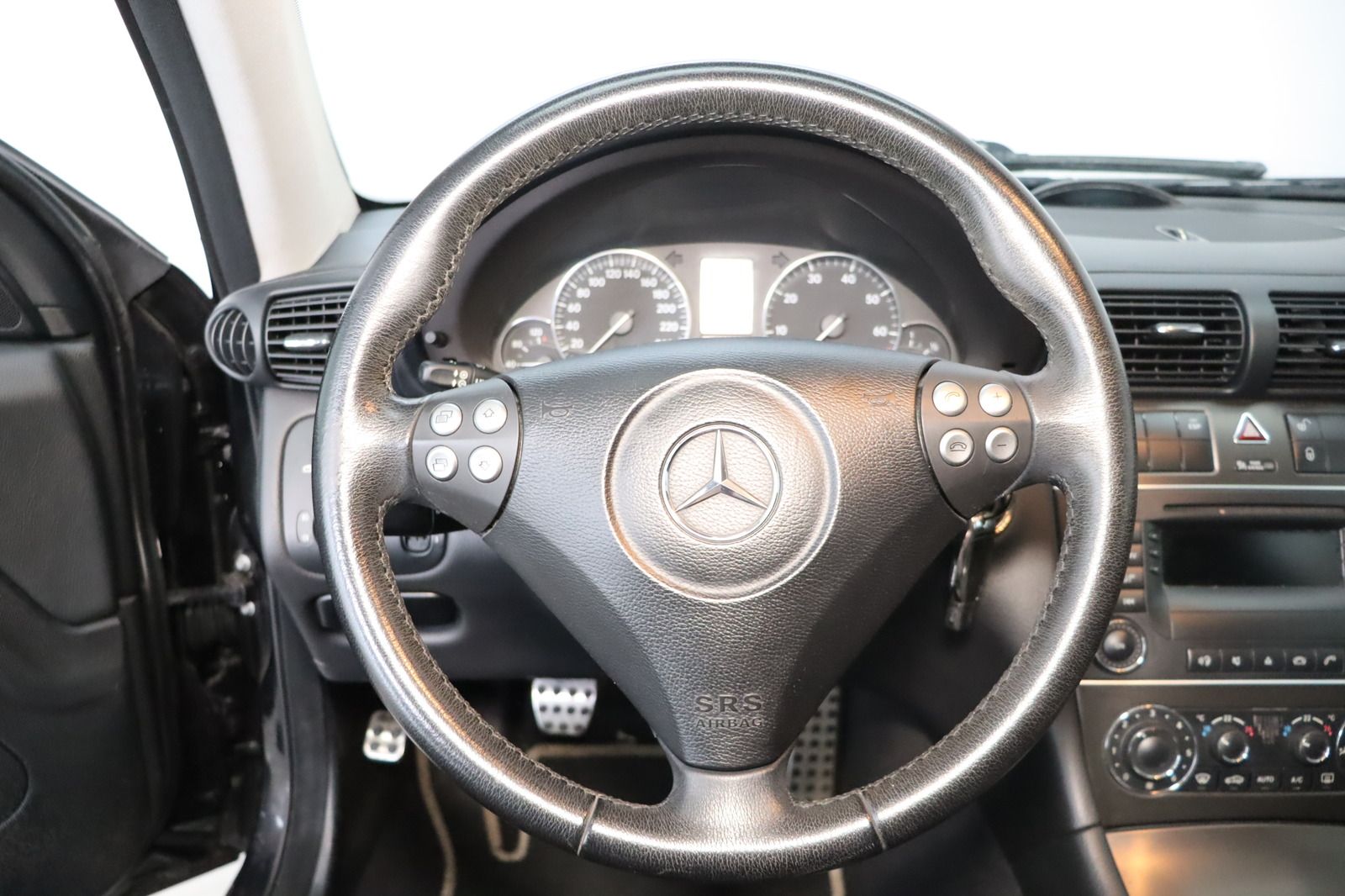 Fahrzeugabbildung Mercedes-Benz C 230 Sportcoupé * Navi * Sitzhzg. * PDC