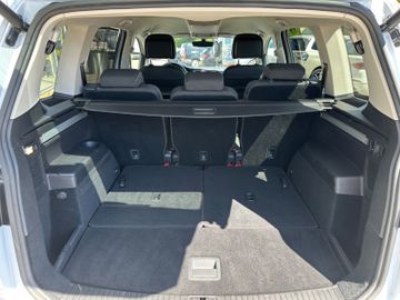 Fahrzeugabbildung Volkswagen Touran 2.0 TDI R Line LED AHK 7 Sitze
