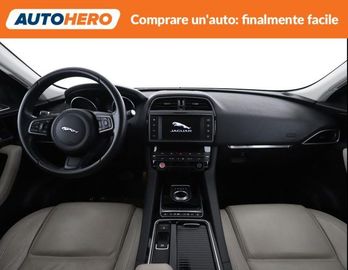 Jaguar F-Pace - 8
