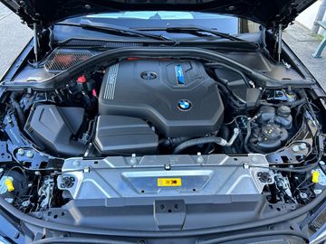 BMW 330e xDrive Limousine M Sportpaket HiFi DAB LED