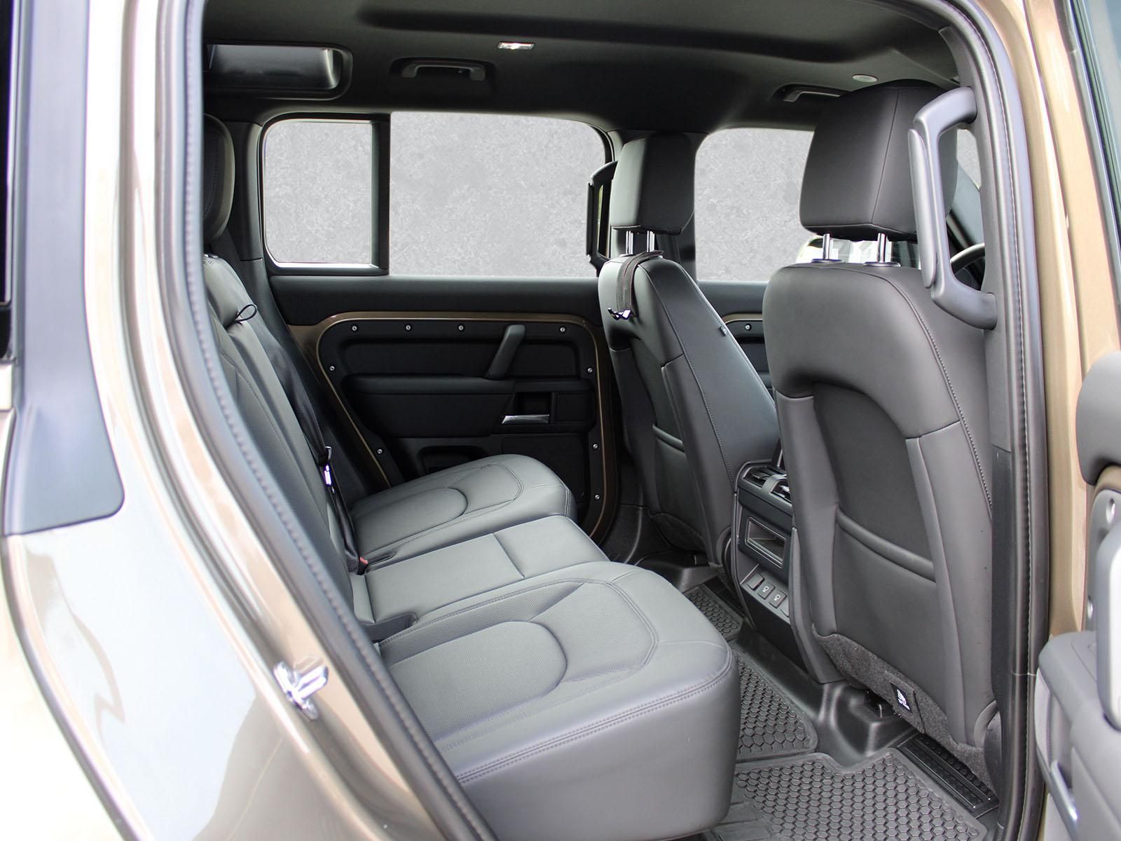 Fahrzeugabbildung Land Rover Defender 110 D250 X-Dynamic SE