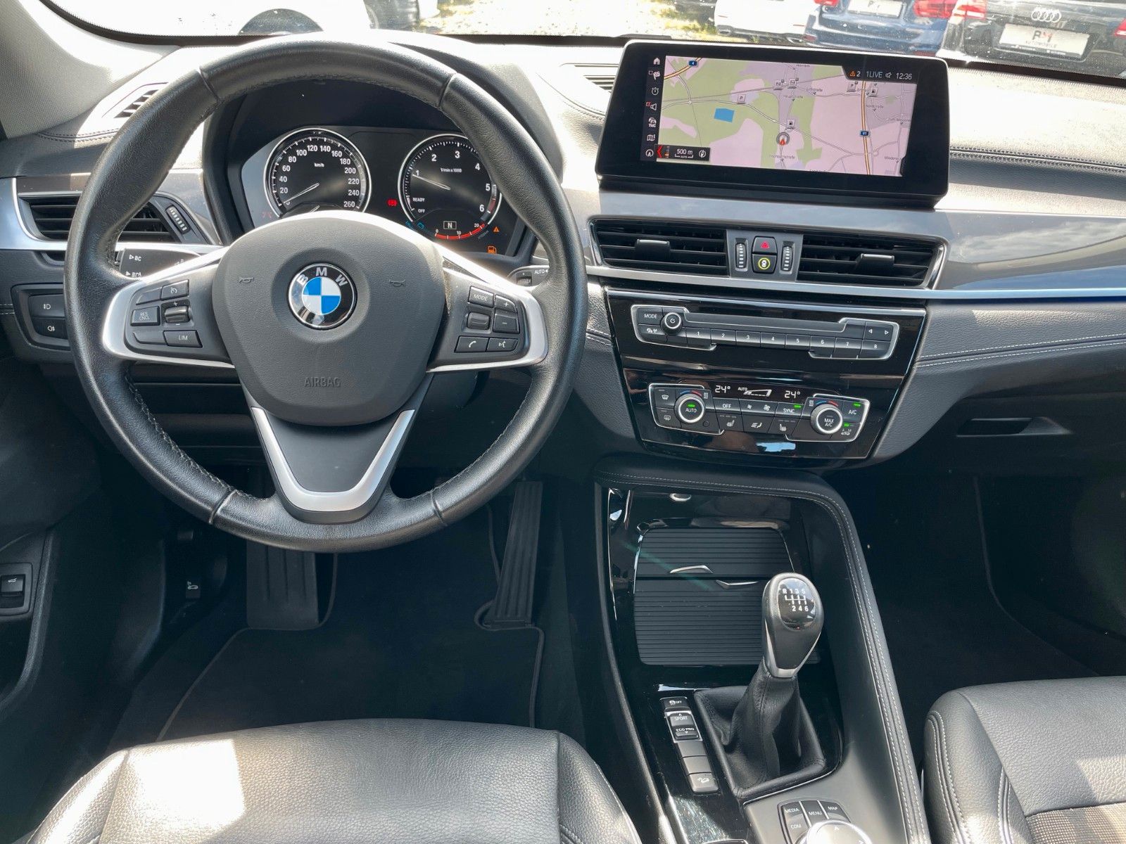 Fahrzeugabbildung BMW X1 xDrive18d xLine Navi LED AHK HUD Leder SPORT