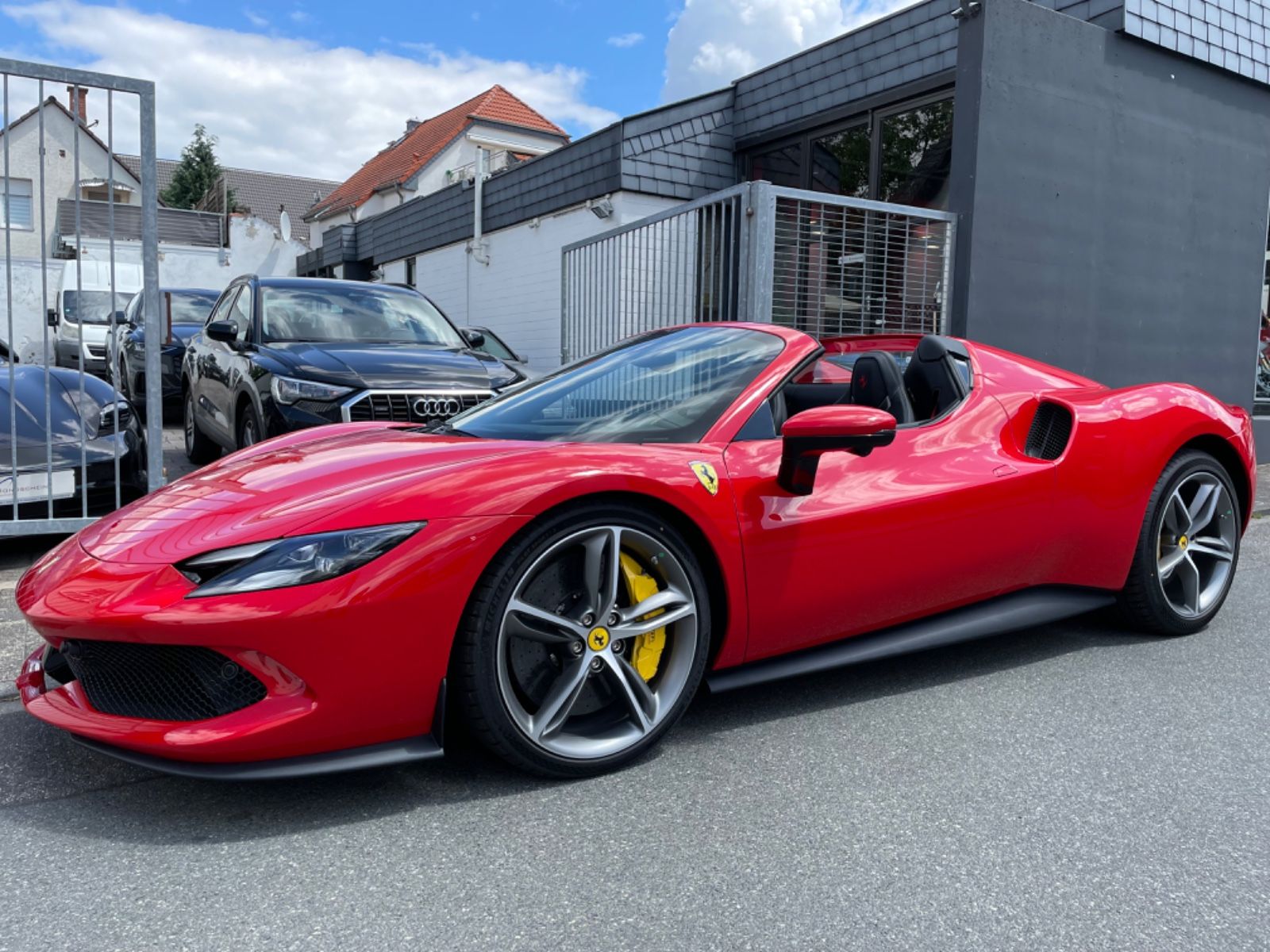 Fahrzeugabbildung Ferrari 296 GTS Spider |Head-Up|ADAS|360°|JBL|2.Disp