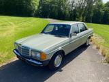 Mercedes-Benz 300 D w123, Automatik, Klima, Oldtimer - Mercedes-Benz 300: D W123