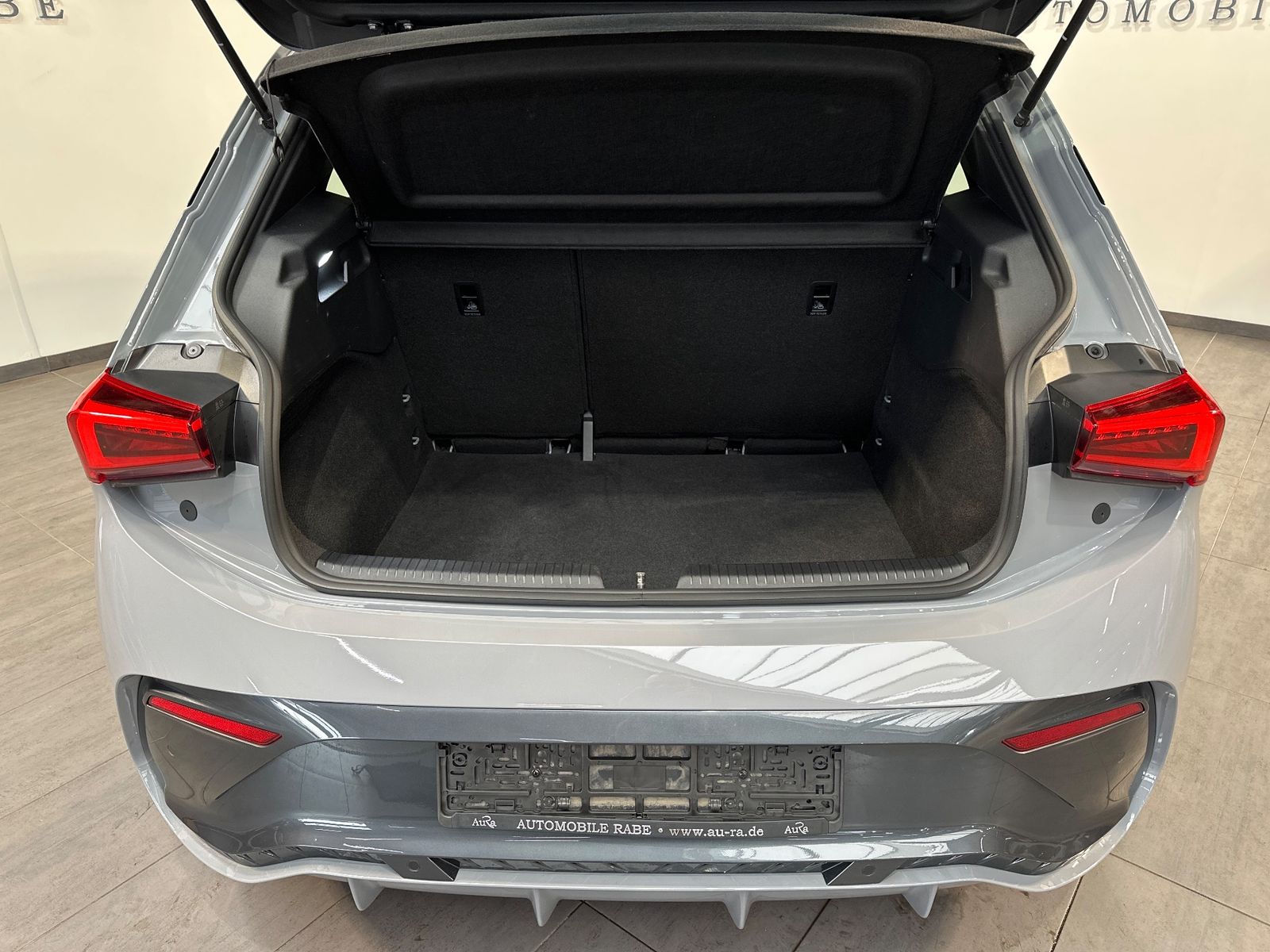 Fahrzeugabbildung CUPRA Born 150KW NAV+LED+KEYLESS+PDC+DAB+18ZOLL+58kWh