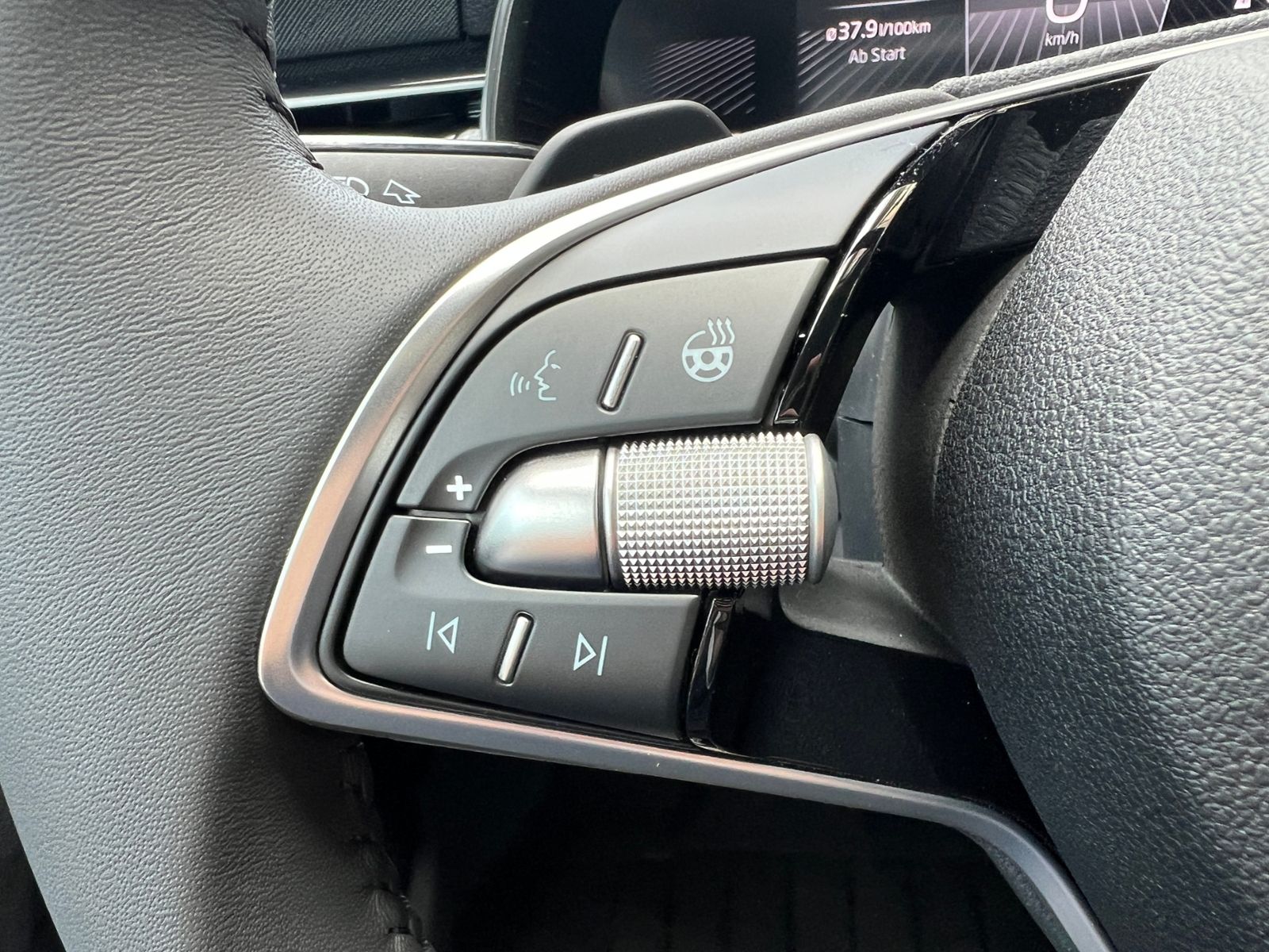 Fahrzeugabbildung SKODA Scala Selection 1.0 TSI DSG *AHK, LED, ACC, Kame
