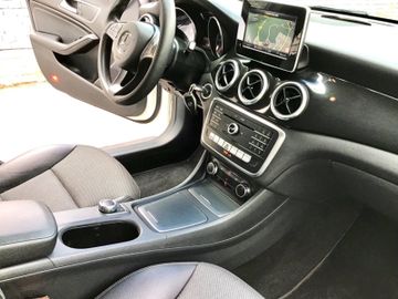 Mercedes CLA 200 Shooting Brake - 11