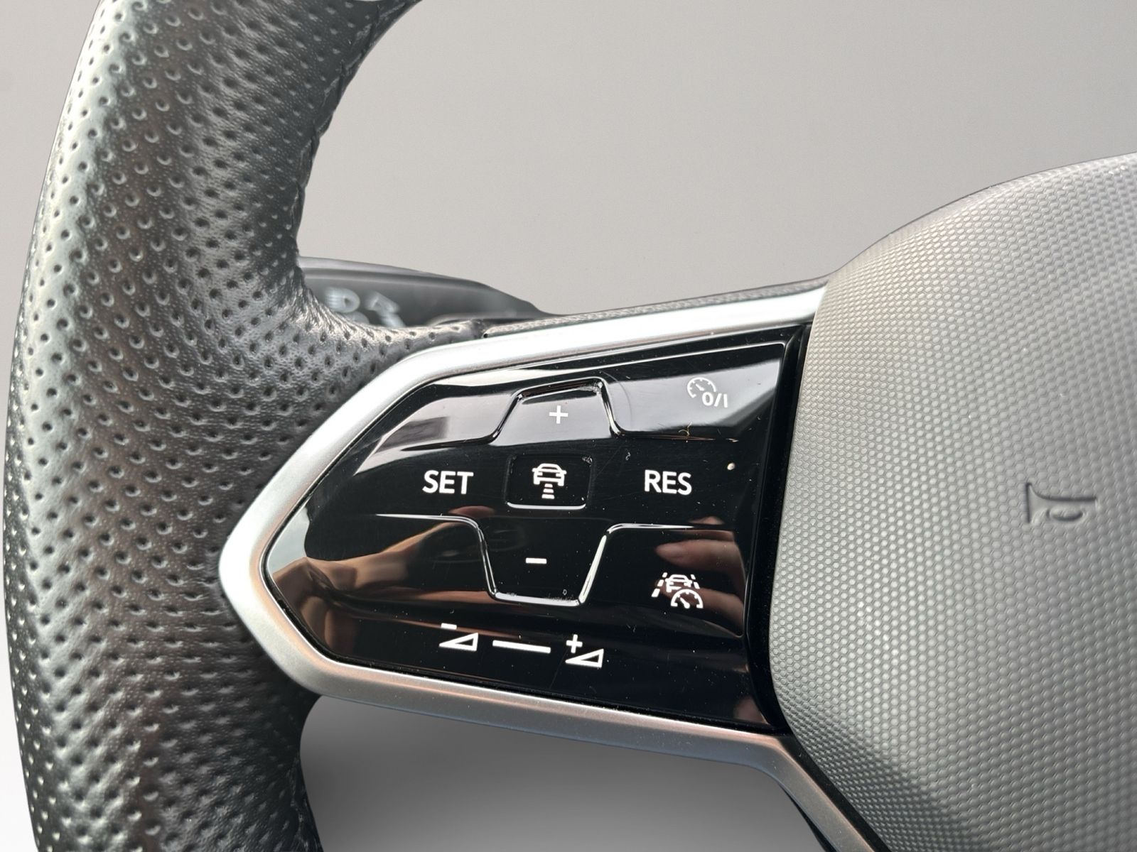 Tiguan eHybrid R-Line, Matrix, DCC, 20"Alu