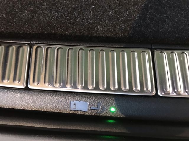 Superb Combi Scout 2.0 TDI 4x4 DSG*BLACK*AHK*