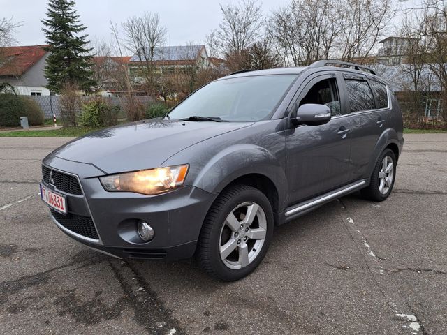 Mitsubishi Outlander Invite 4WD