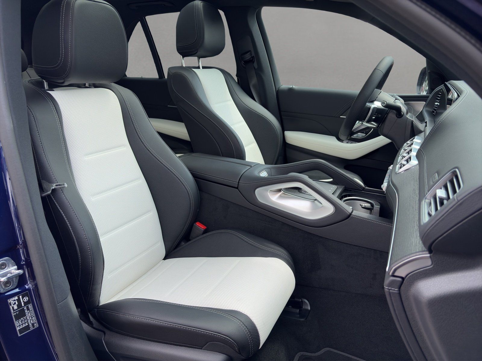 Fahrzeugabbildung Mercedes-Benz GLE 450 d 4M AMG Sitzklima Pano Keyless AHK Dist
