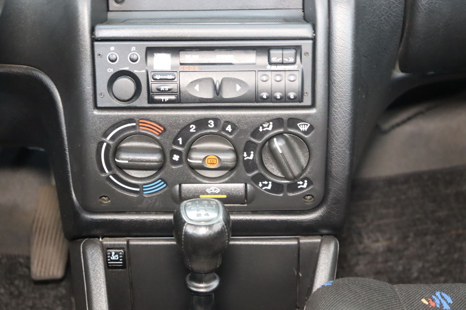 Fahrzeugabbildung Opel Astra 1.4 GL * 1.Hand* wenig Km * HU/AU neu