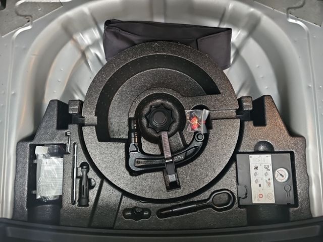 Fahrzeugabbildung Volkswagen T-Roc 1.5 TSI DSG Move AHK NAVI RFK SHZ