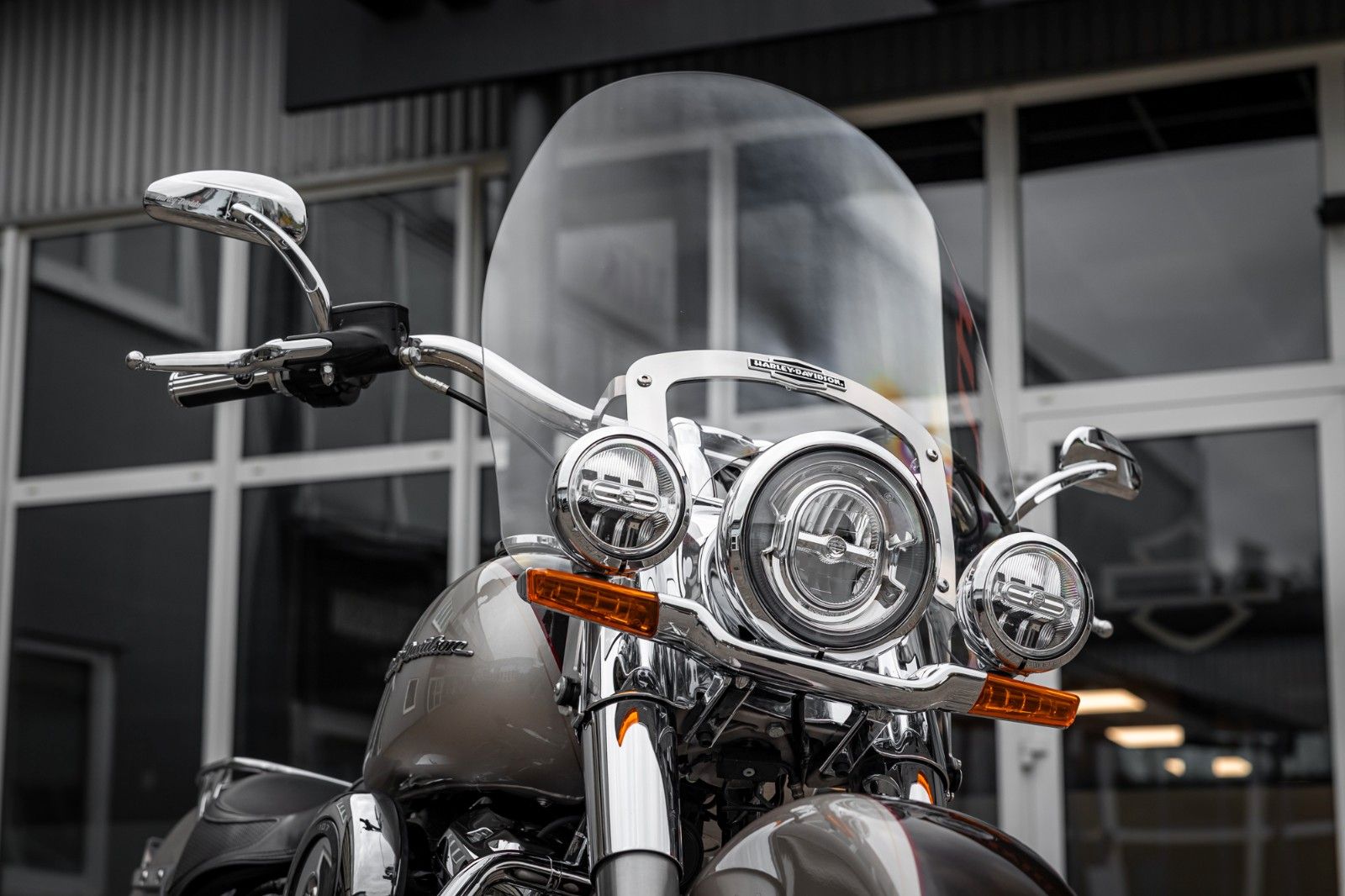 Fahrzeugabbildung Harley-Davidson SOFTAIL DELUXE FLDE - JEKILL & HYDE - NEUWERTIG