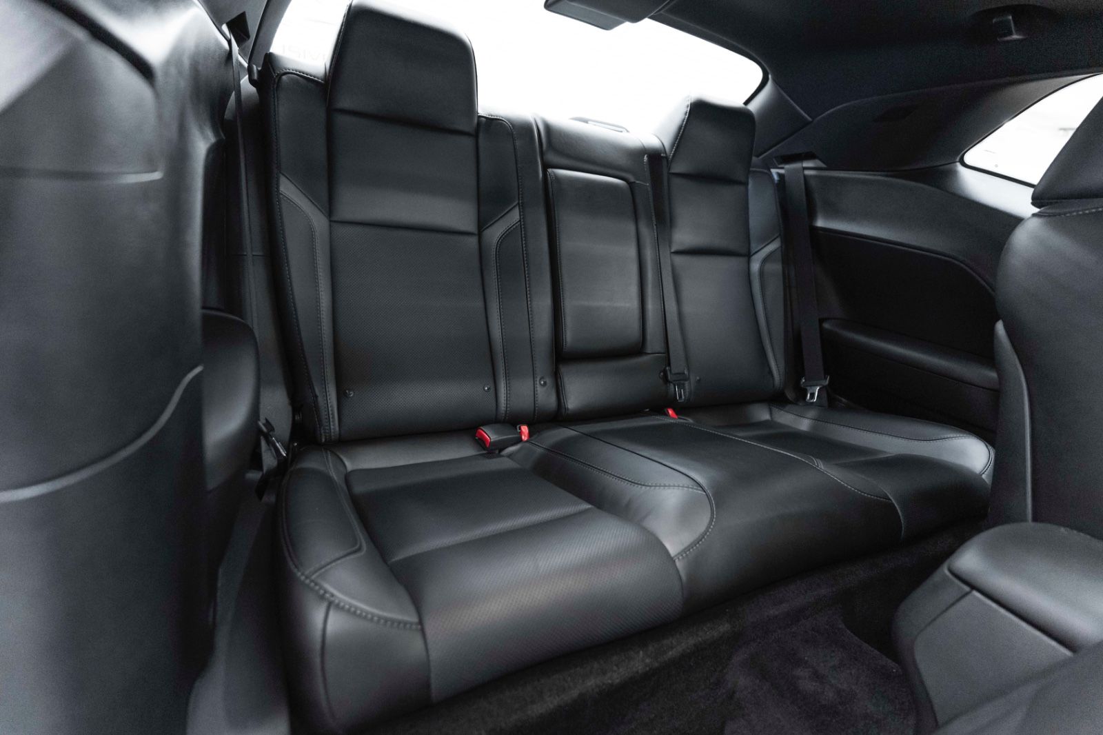 Fahrzeugabbildung Dodge Challenger 3,6L SXT ALPINE KAM CARPLAY M+S