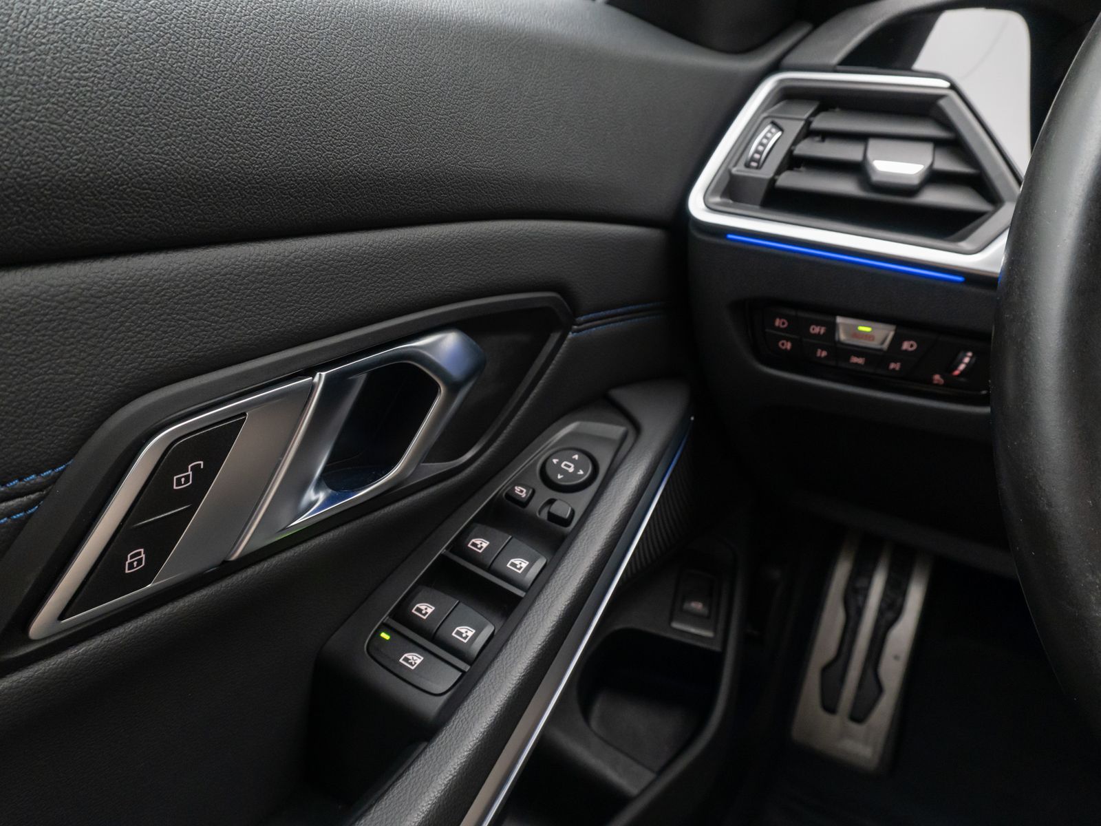 Fahrzeugabbildung BMW 320d M Sport Alarm DAB Kamera Komfort CockpitPro