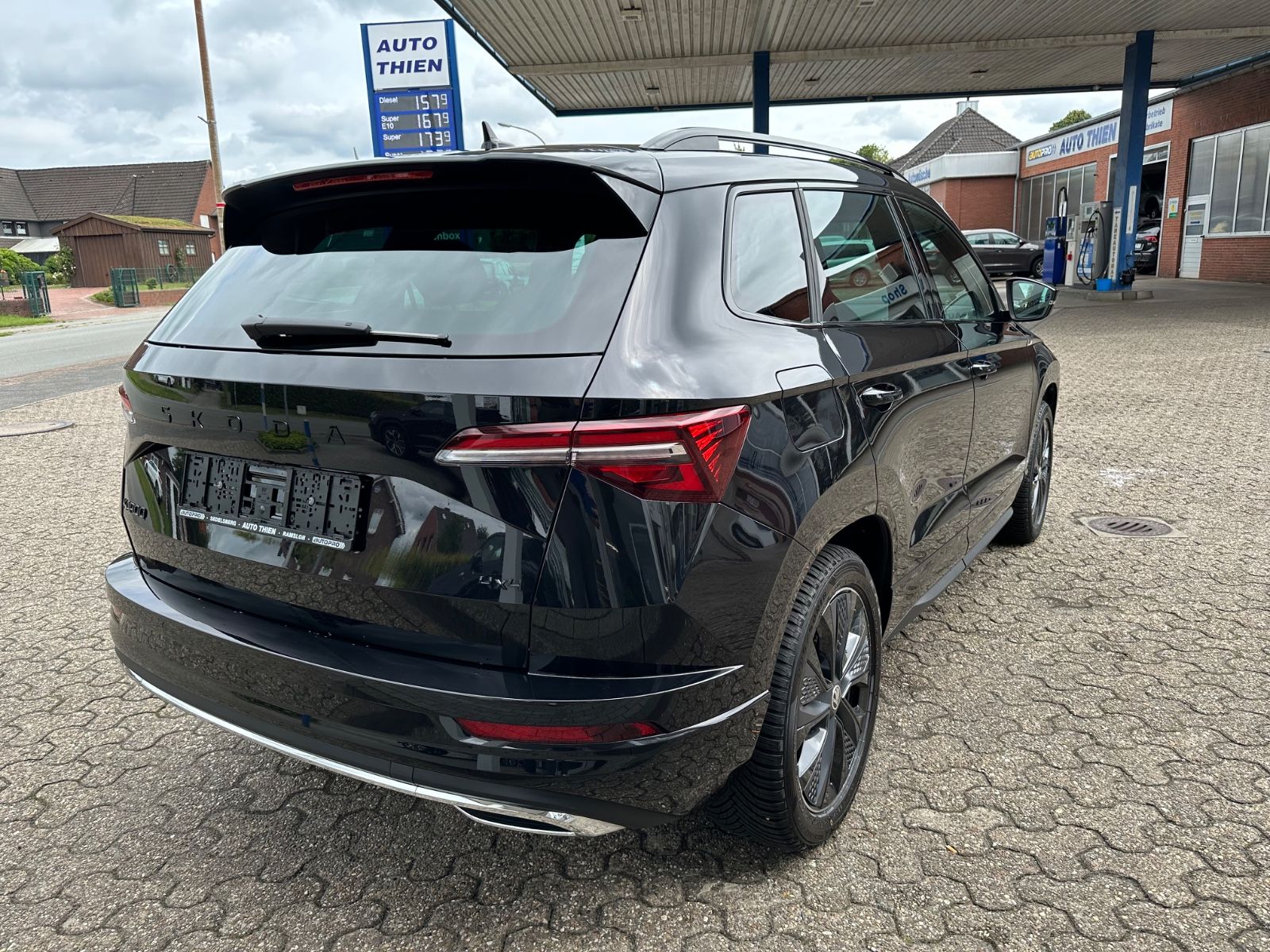Fahrzeugabbildung SKODA Karoq 2.0 TSI Sportline 4x4 Pano/Matrix/ACC/Navi