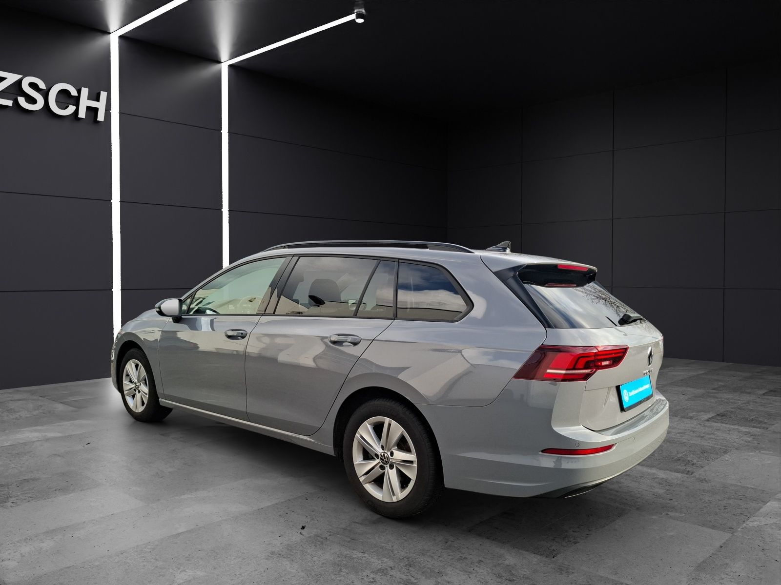 Fahrzeugabbildung Volkswagen Golf VIII Variant TSI Life STH LED Navi ACC HUD