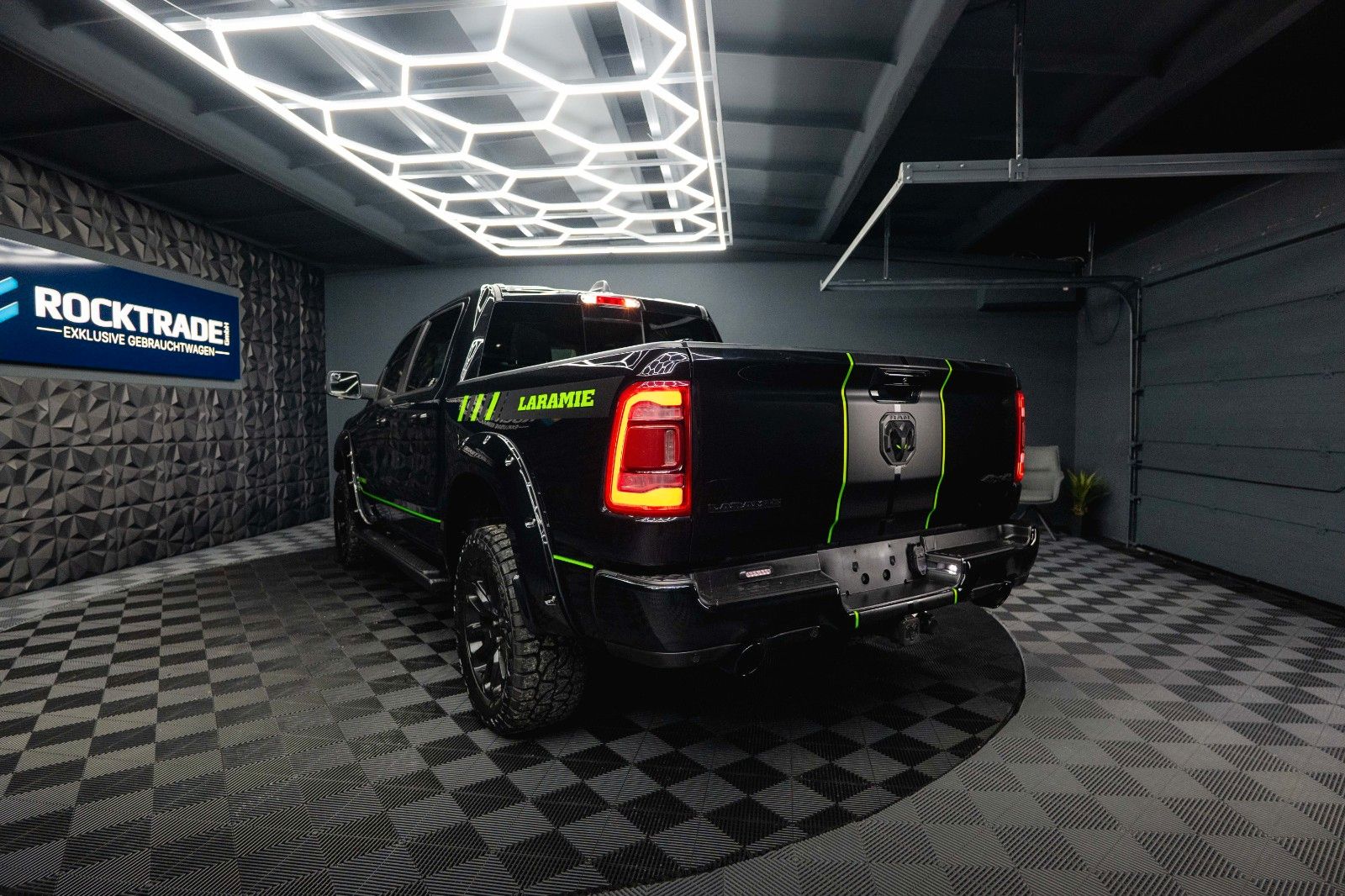 Fahrzeugabbildung Dodge RAM 5.7 V8 HEMI 4x4 LARAMIE Offroad Night LED
