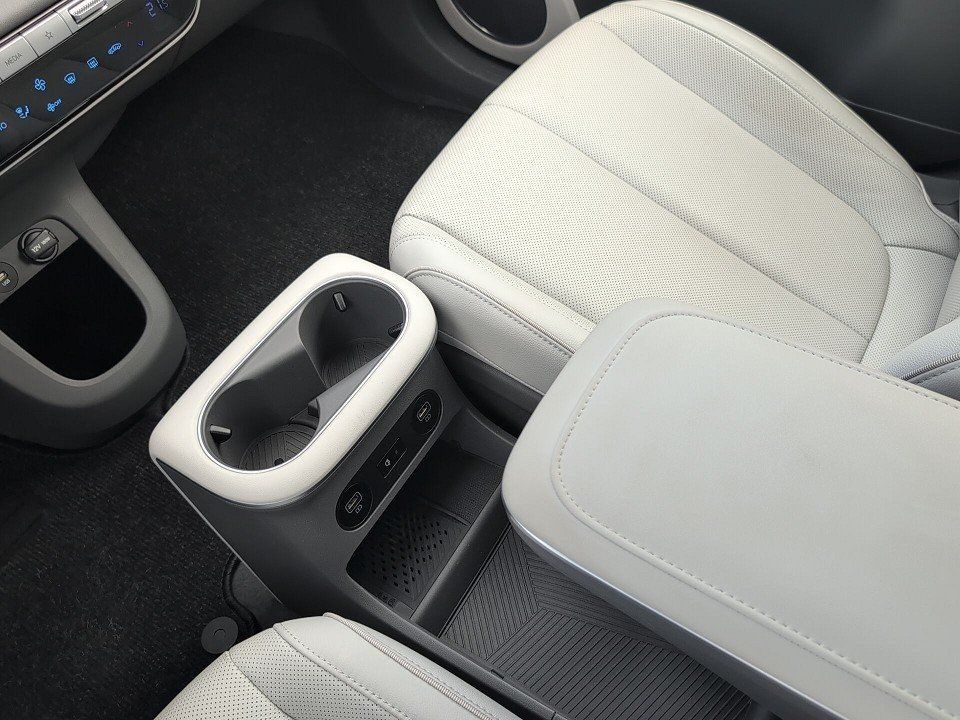 Fahrzeugabbildung Hyundai IONIQ 5 77kWh UNIQ 4WD ASSIS-P 1HD AHK GAR-04/31