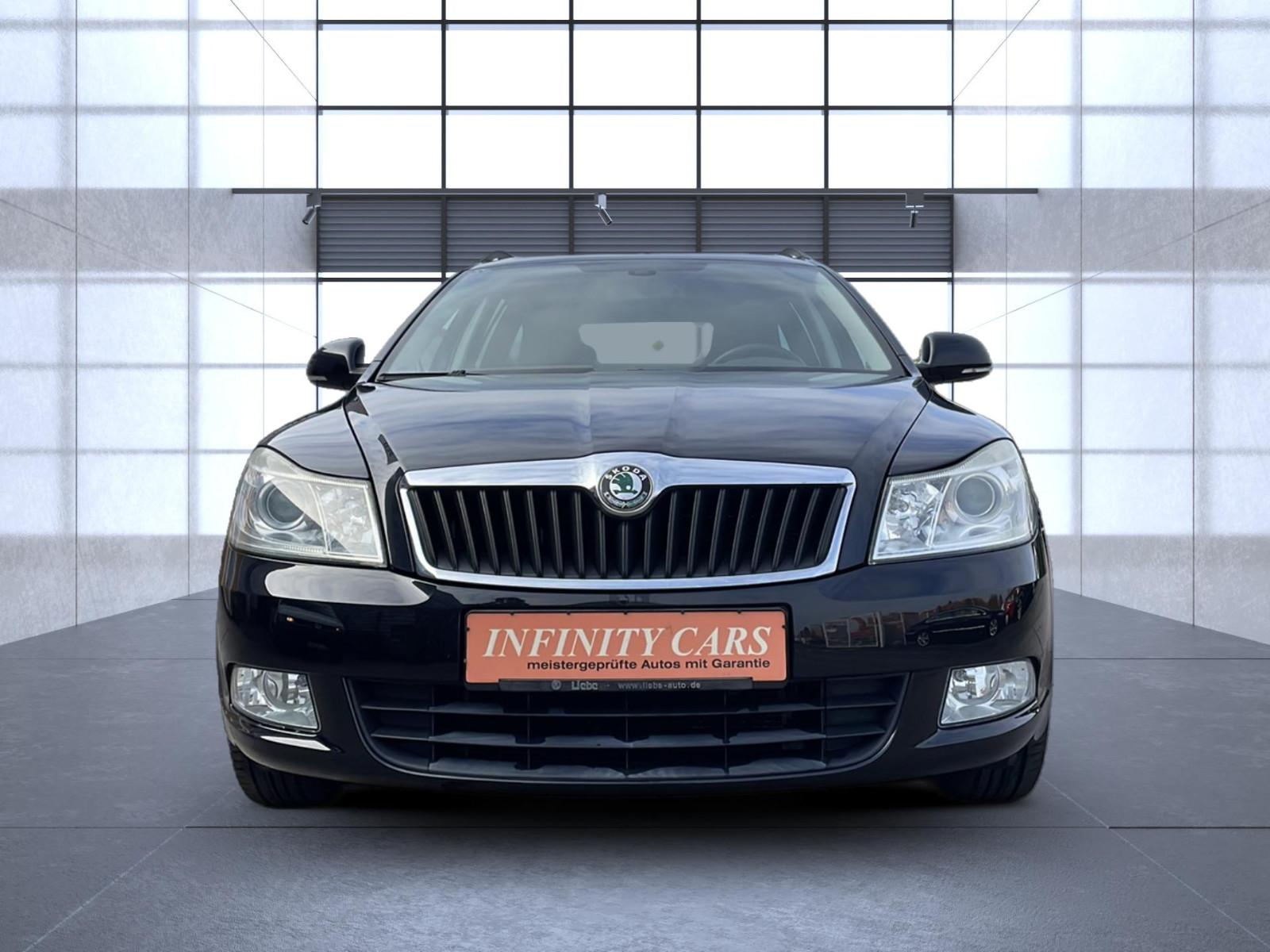Skoda Octavia 2010 — rear view