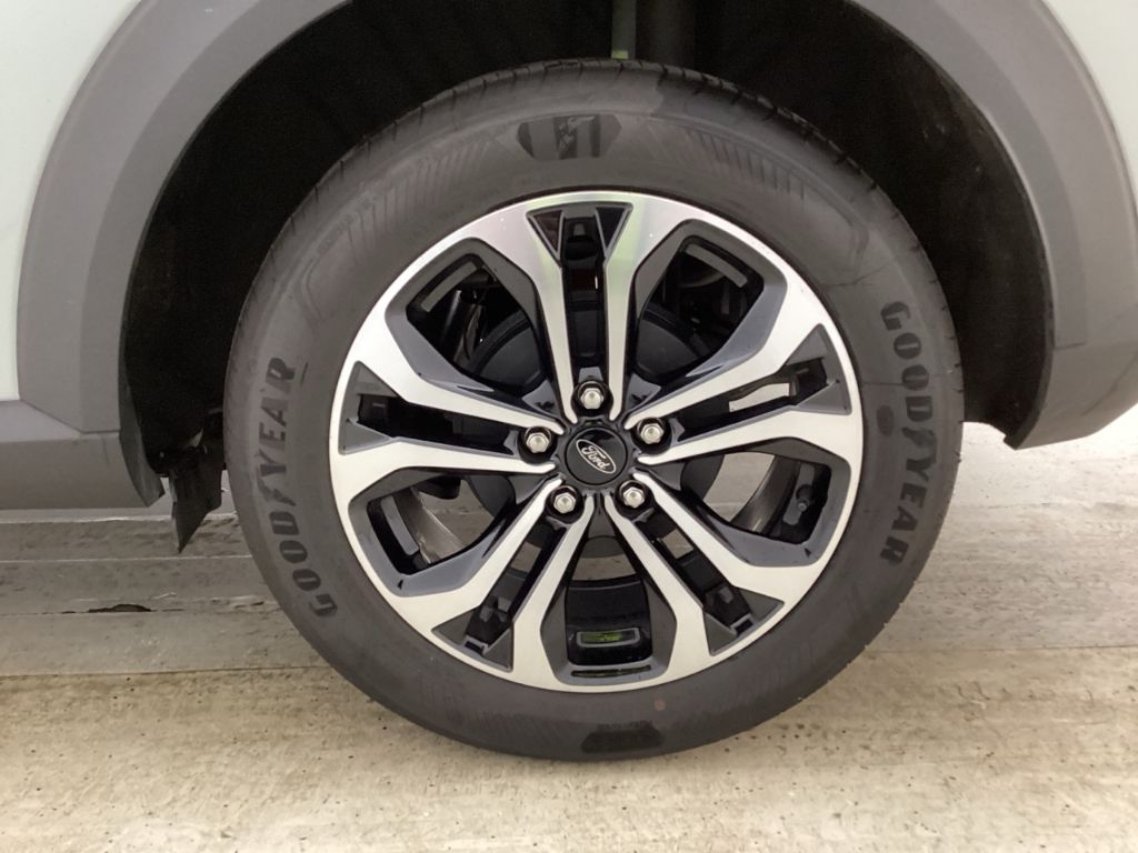 Fahrzeugabbildung Ford Tourneo Courier Titanium, Winterpaket