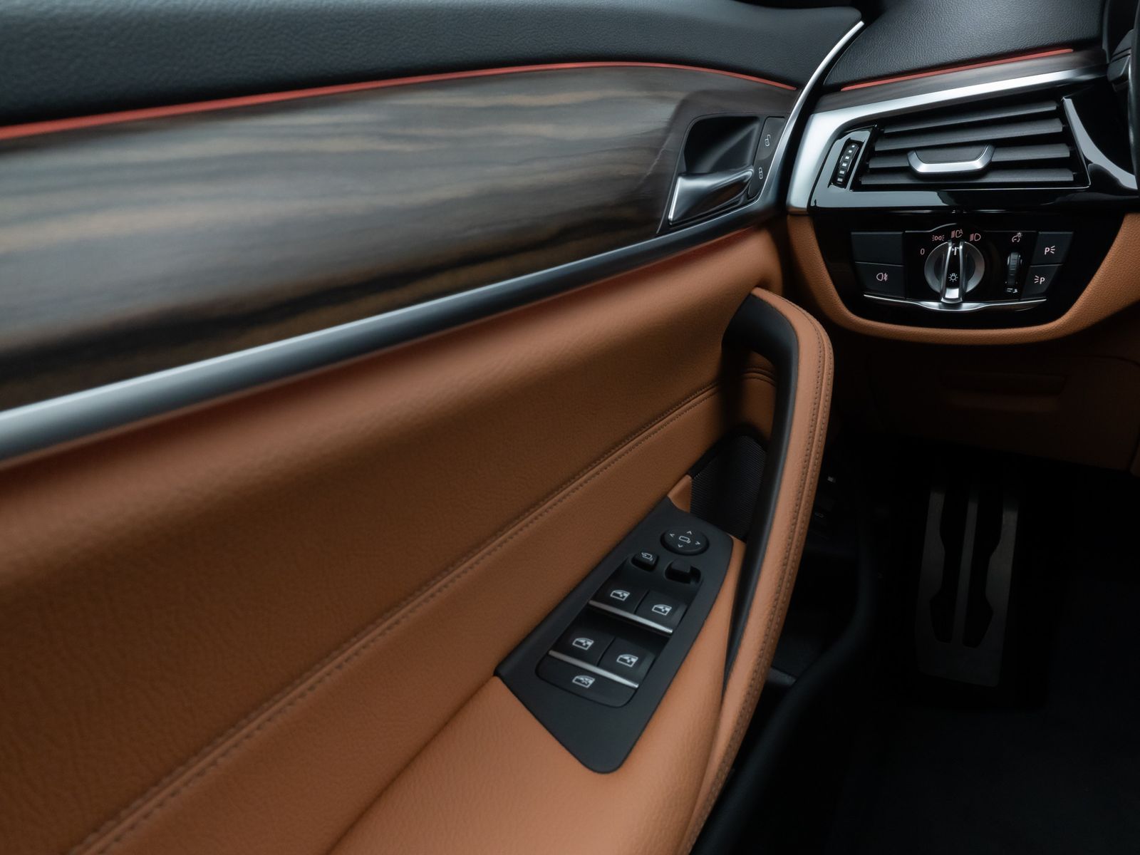 Fahrzeugabbildung BMW 530e M Sport Panorama Laser Kamera HUD DAB H/K