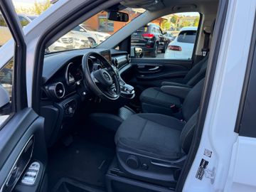 Mercedes V 220 - 10